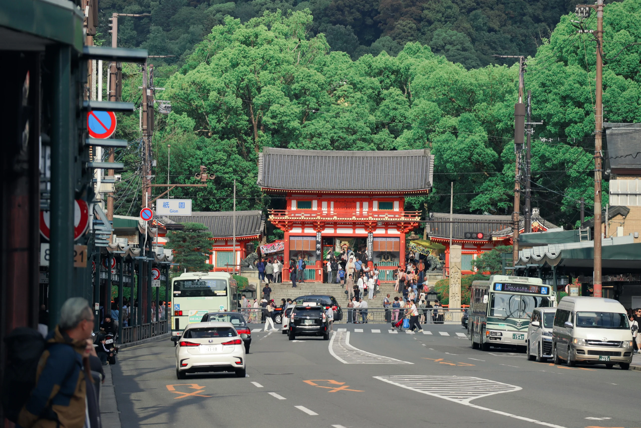 Kyoto public transport scene in a Kyoto travel guide for first-time visitors