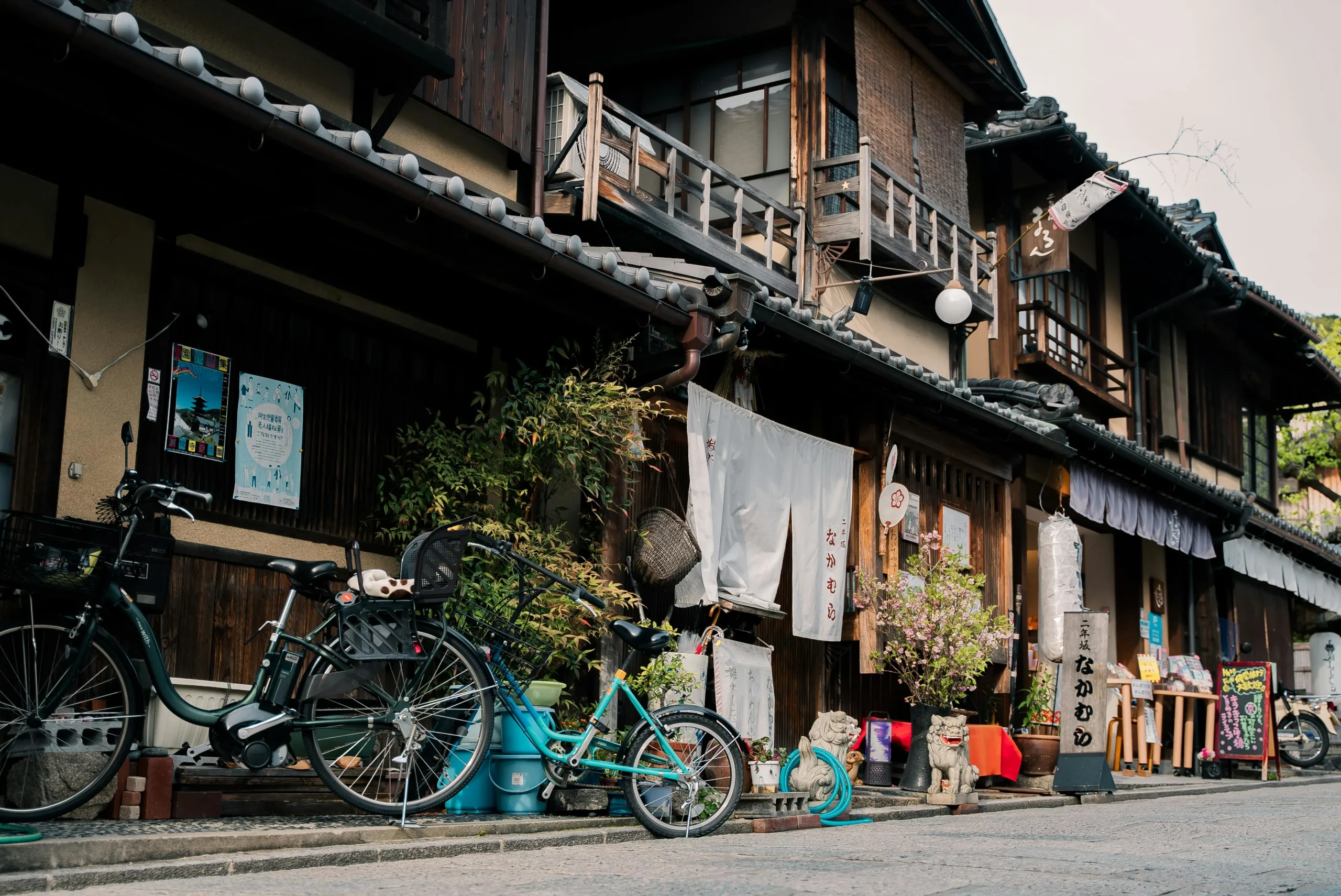 Kyoto travel guide street scene showing a calm traditional district for first-time visitors