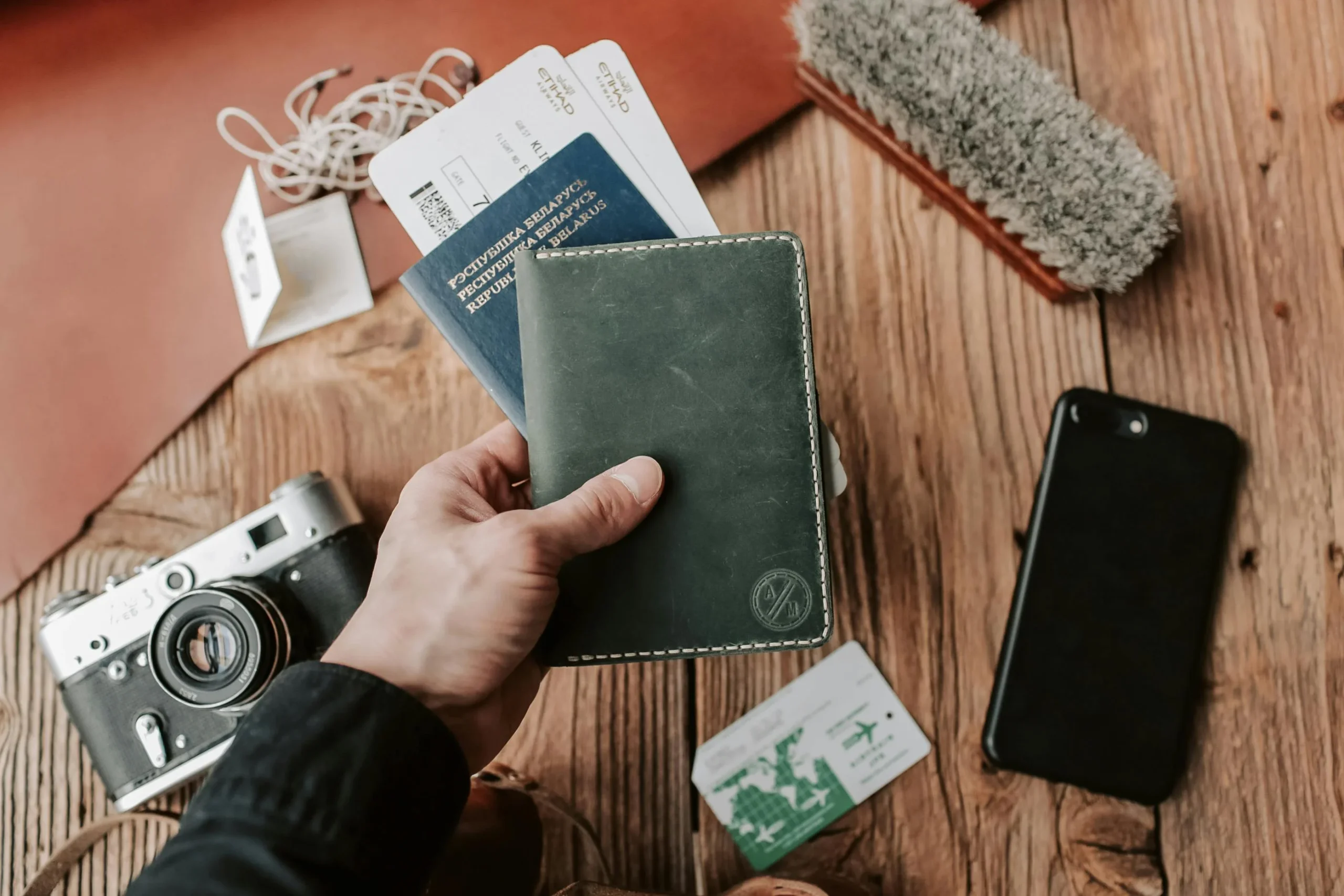solo-travel-routines-with-an-independent-traveler-organizing-a-passport-phone-and-notebook-before-heading-out-1-scaled 