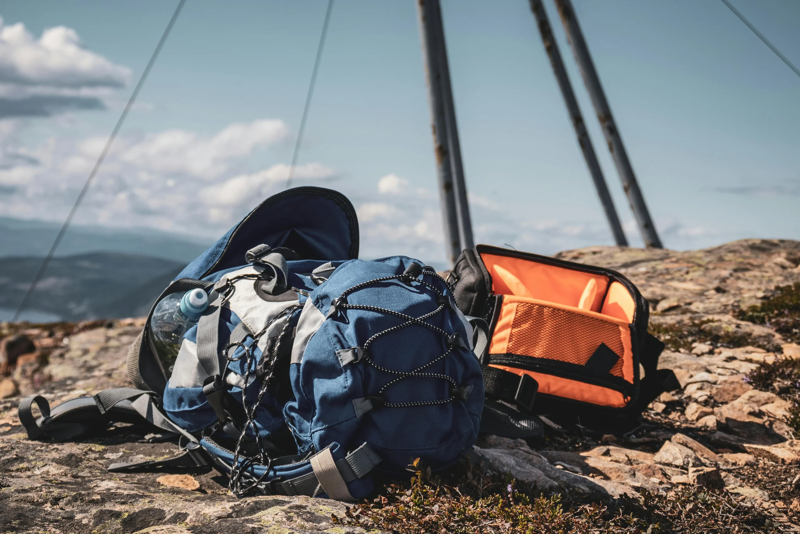 trail-timing-habits-supported-by-a-hiking-backpack-packed-with-essentials-for-delays-and-weather-changes-scaled 8 Trail Timing Habits That Help Outdoor Travelers Stay Safer All Day