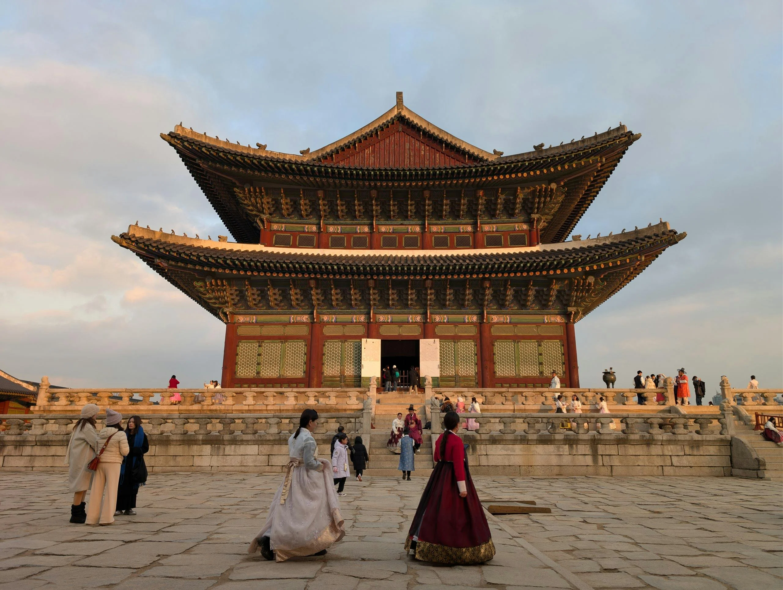 8 Travel Etiquette Habits That Help Visitors Avoid Common Mistakes Abroad