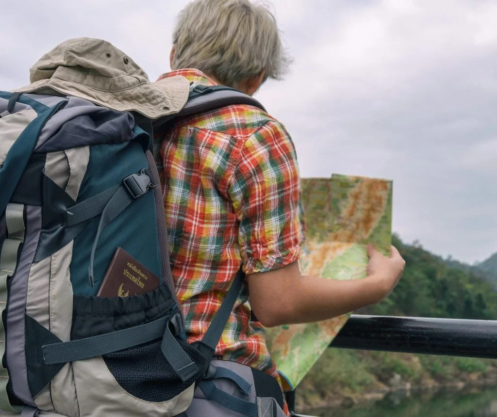 pexels-photo-1143514-scaled 8 Independent Travel Habits That Help Solo Travelers Stay More Organized Abroad