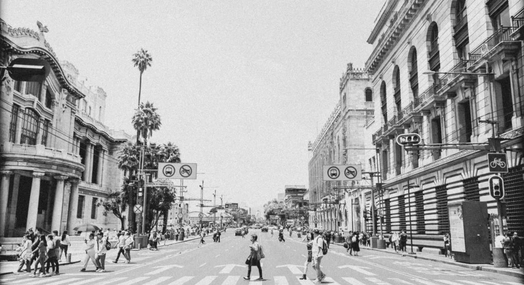 pexels-photo-13194972-scaled 8 Photo Courtesy Habits That Help Travelers Take Better Pictures Without Disrupting Others