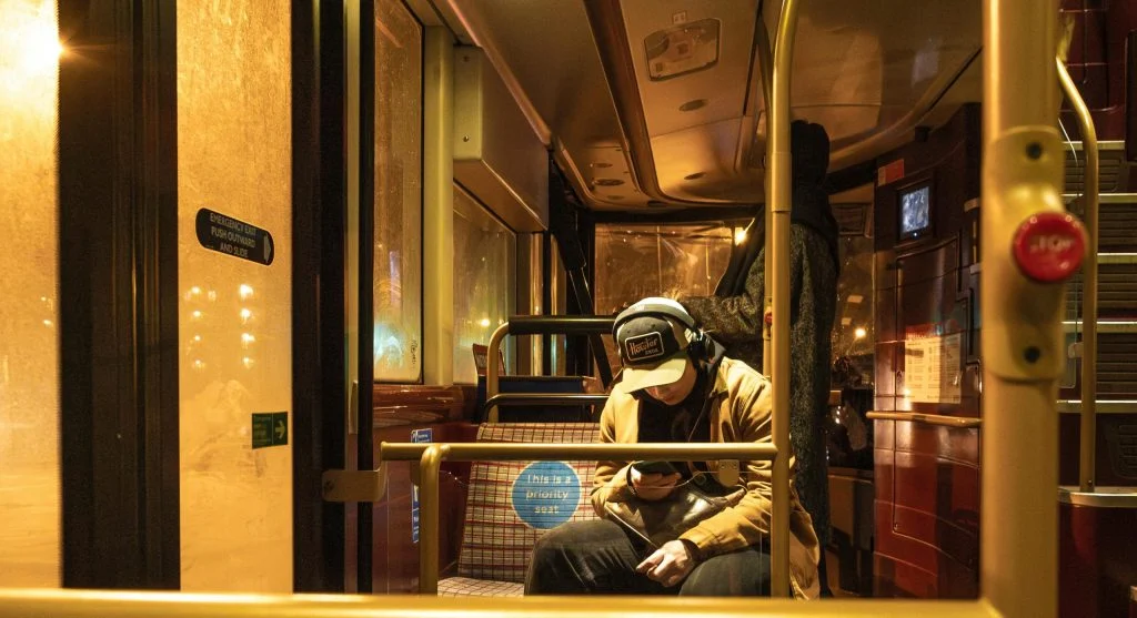 pexels-photo-32852697-scaled 8 Evening Return Habits That Help Solo Travelers Feel More Steady After Dark
