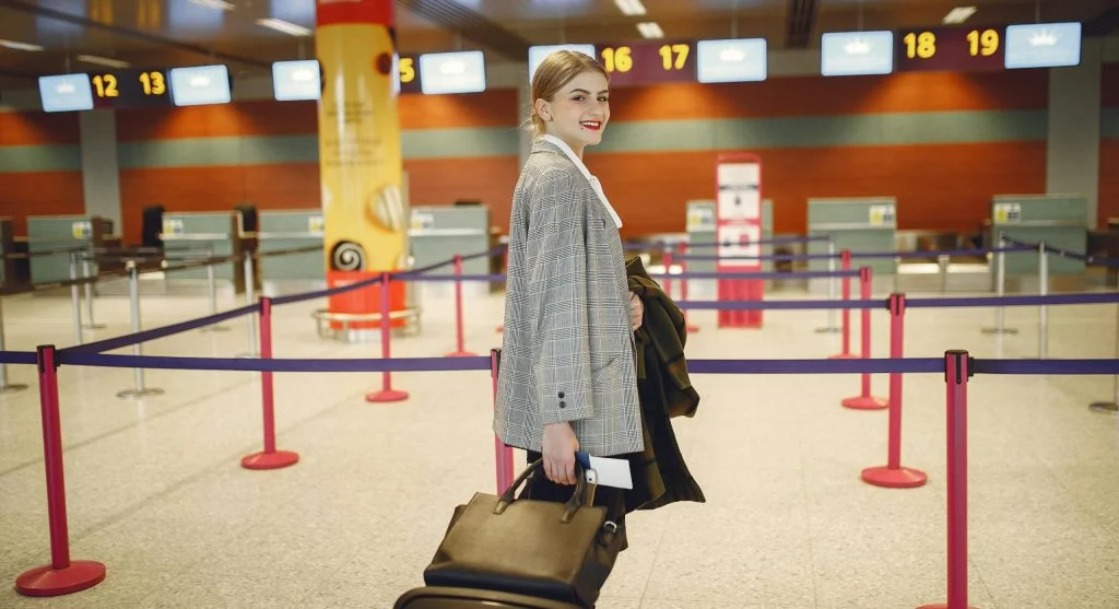 pexels-photo-3885592-scaled 8 Fare-Checking Habits That Help Budget Travelers Avoid Small Costs That Add Up