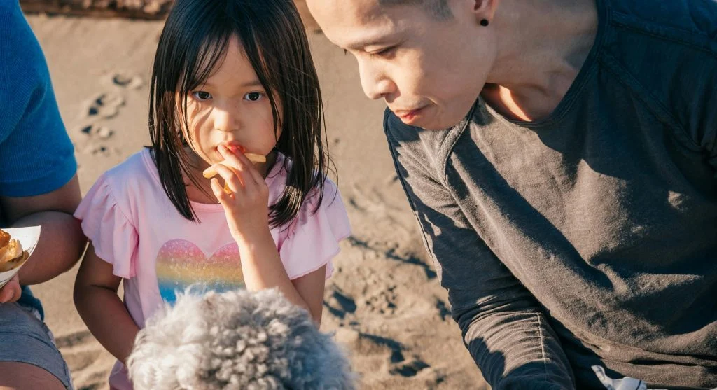 pexels-photo-8576268-scaled 8 Mealtime Habits That Help Family Trips Feel Easier With Children
