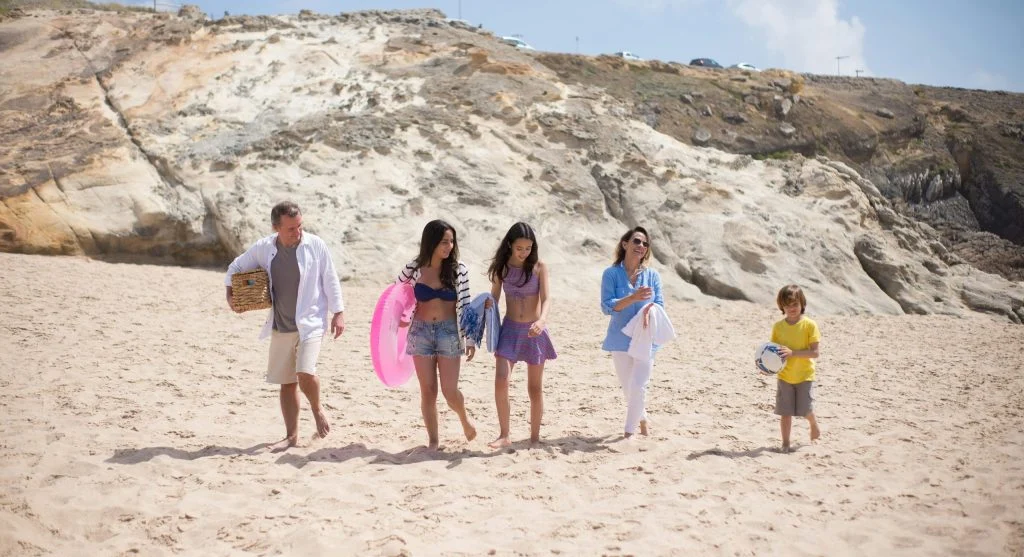 family moving calmly between stops