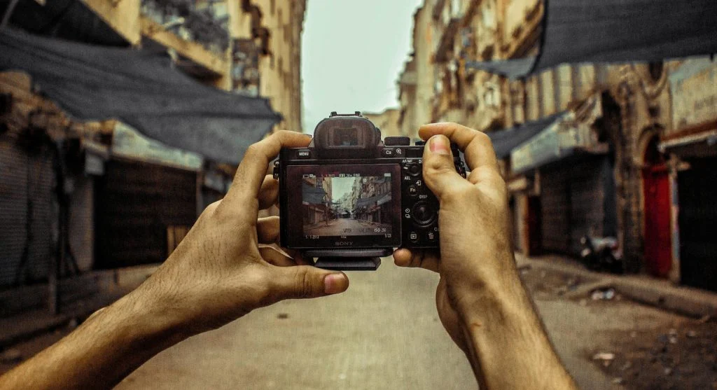 pexels-photo-9060887-scaled 8 Photo Courtesy Habits That Help Travelers Take Better Pictures Without Disrupting Others
