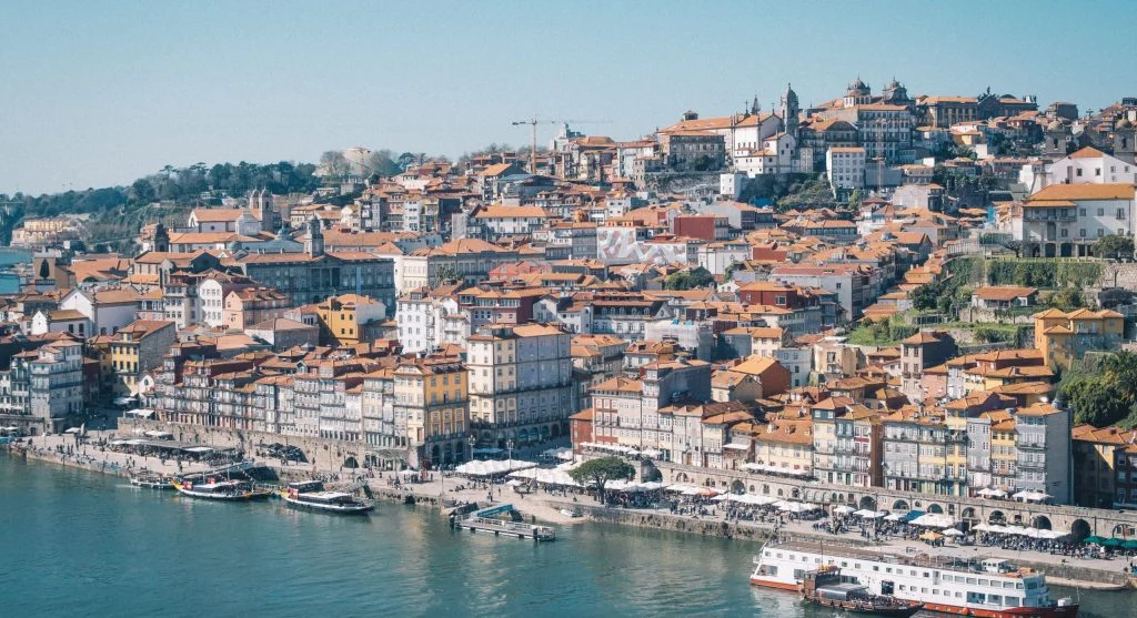 Porto travel guide showing a wide Douro River and skyline view for first-time visitors