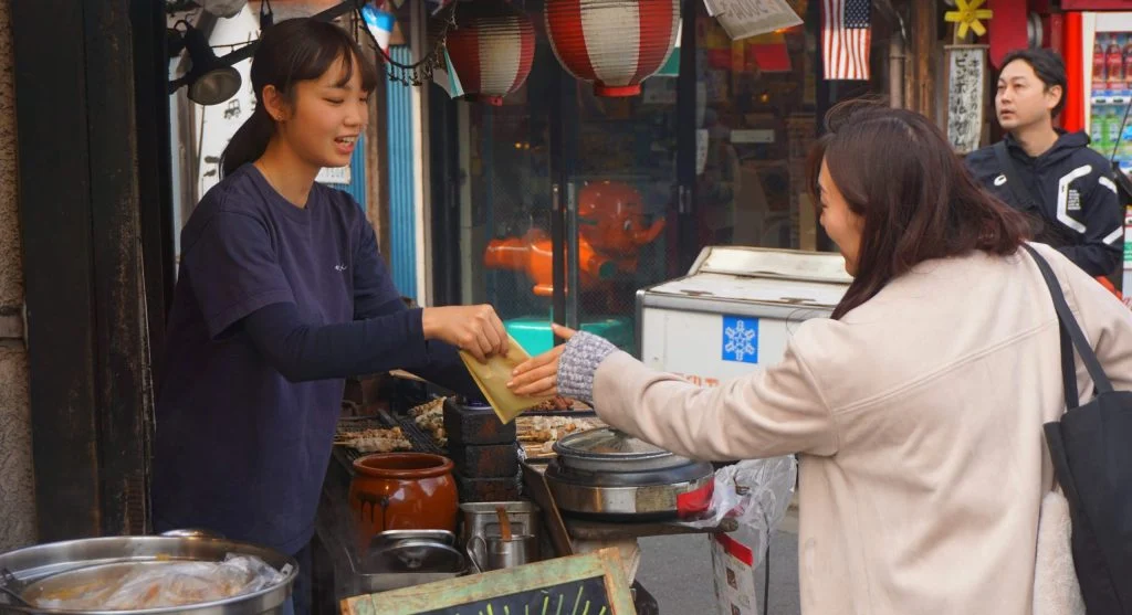 pexels-photo-12059580-scaled 8 Market Manners That Help Travelers Shop More Respectfully in Unfamiliar Places