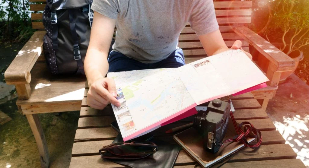 pexels-photo-346757-scaled 8 New-Area Habits That Help Solo Travelers Feel Oriented Faster After Arrival